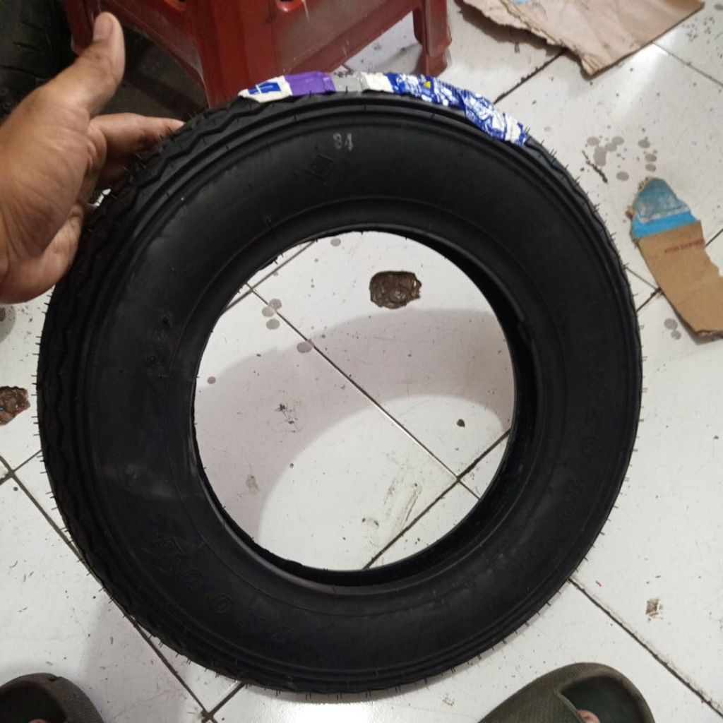 Ban r10 vespa merk IRC 3.50-10 4PR