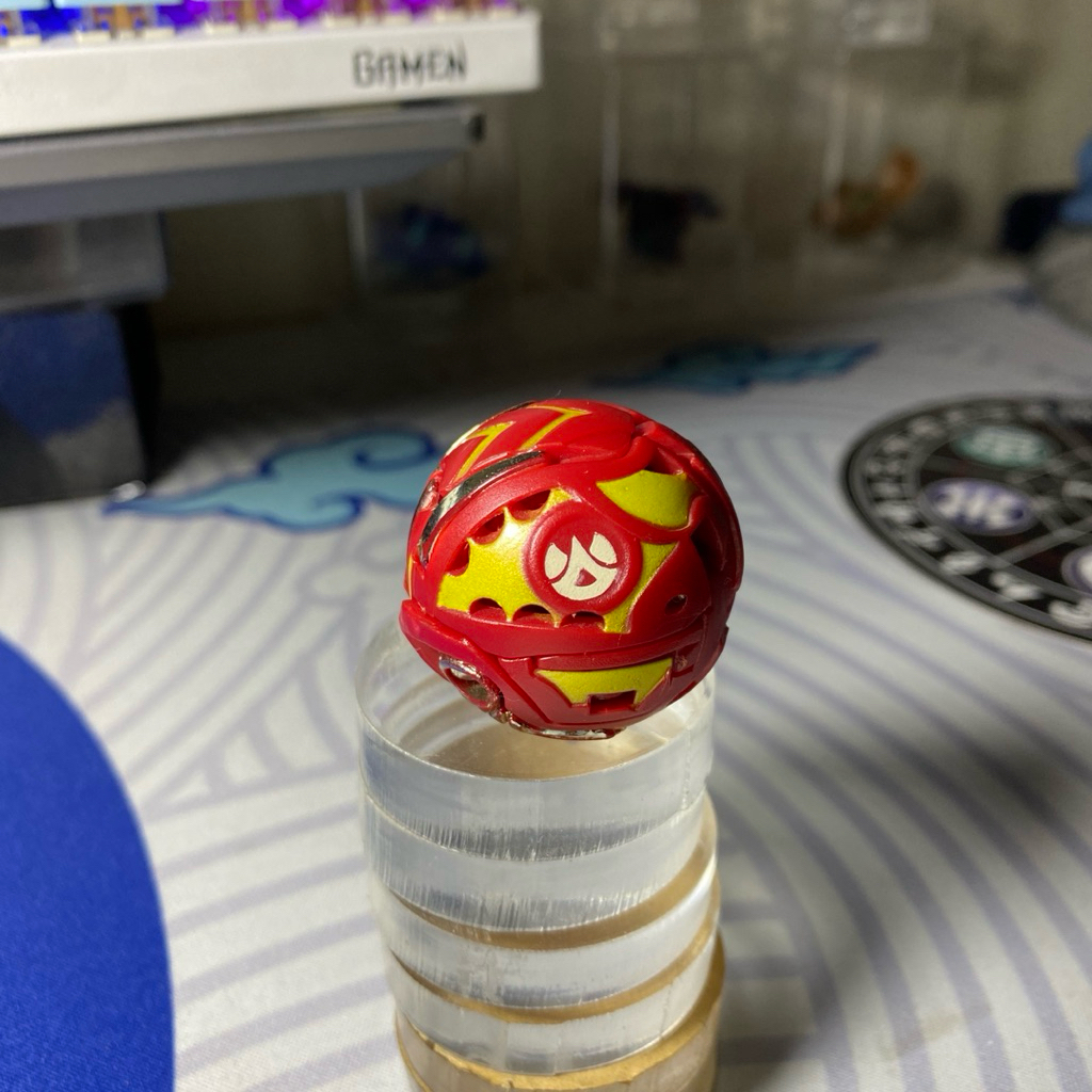 Bakugan B2 Lumino Dragonoid Pyrus Bakugan