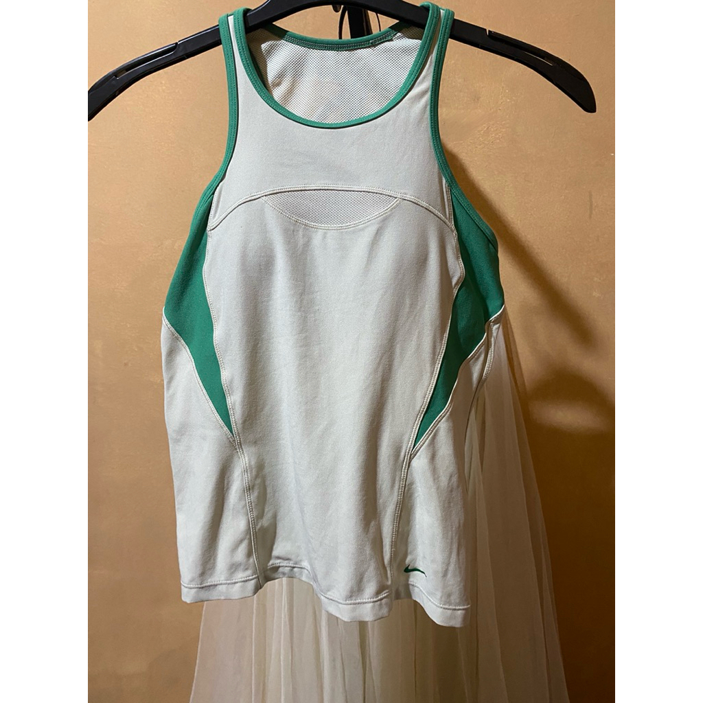 Preloved kaos olahraga cream cup bra nik