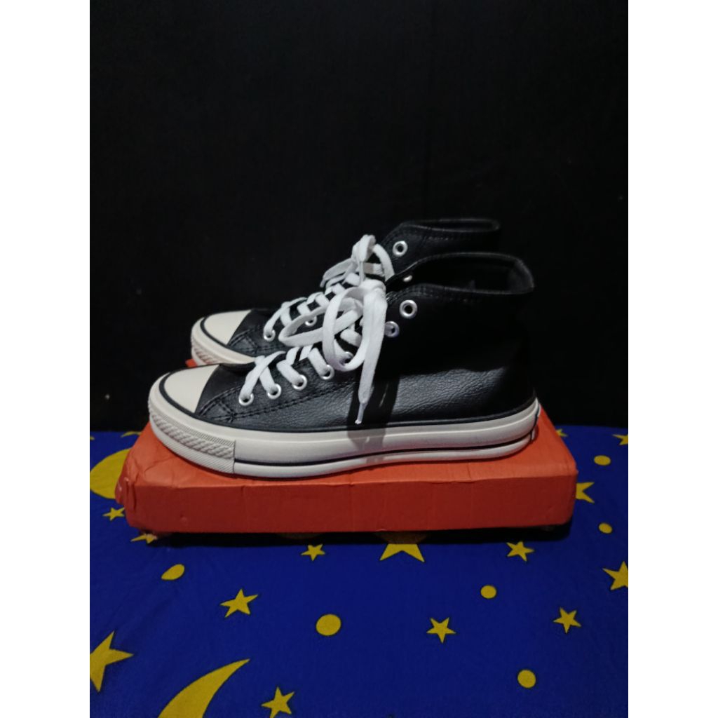 converse kulit hitam putih