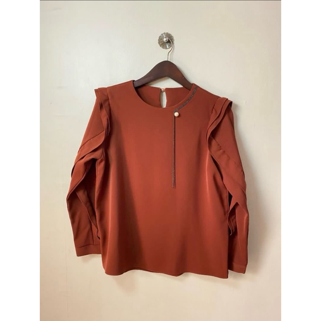 blouse ruffle coklat bata