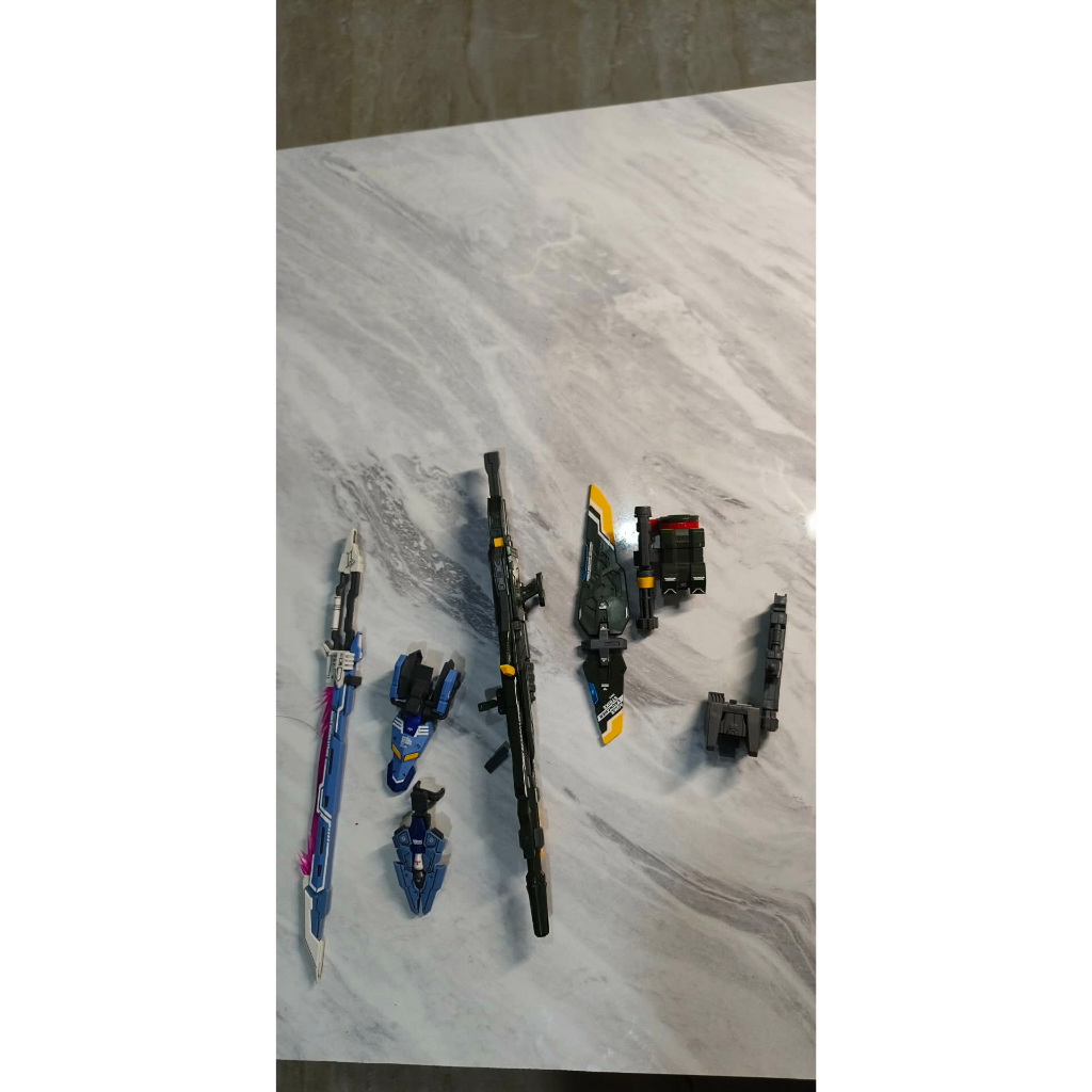 Dragon momoko MG 1/100 sword and launcher pack untuk strike