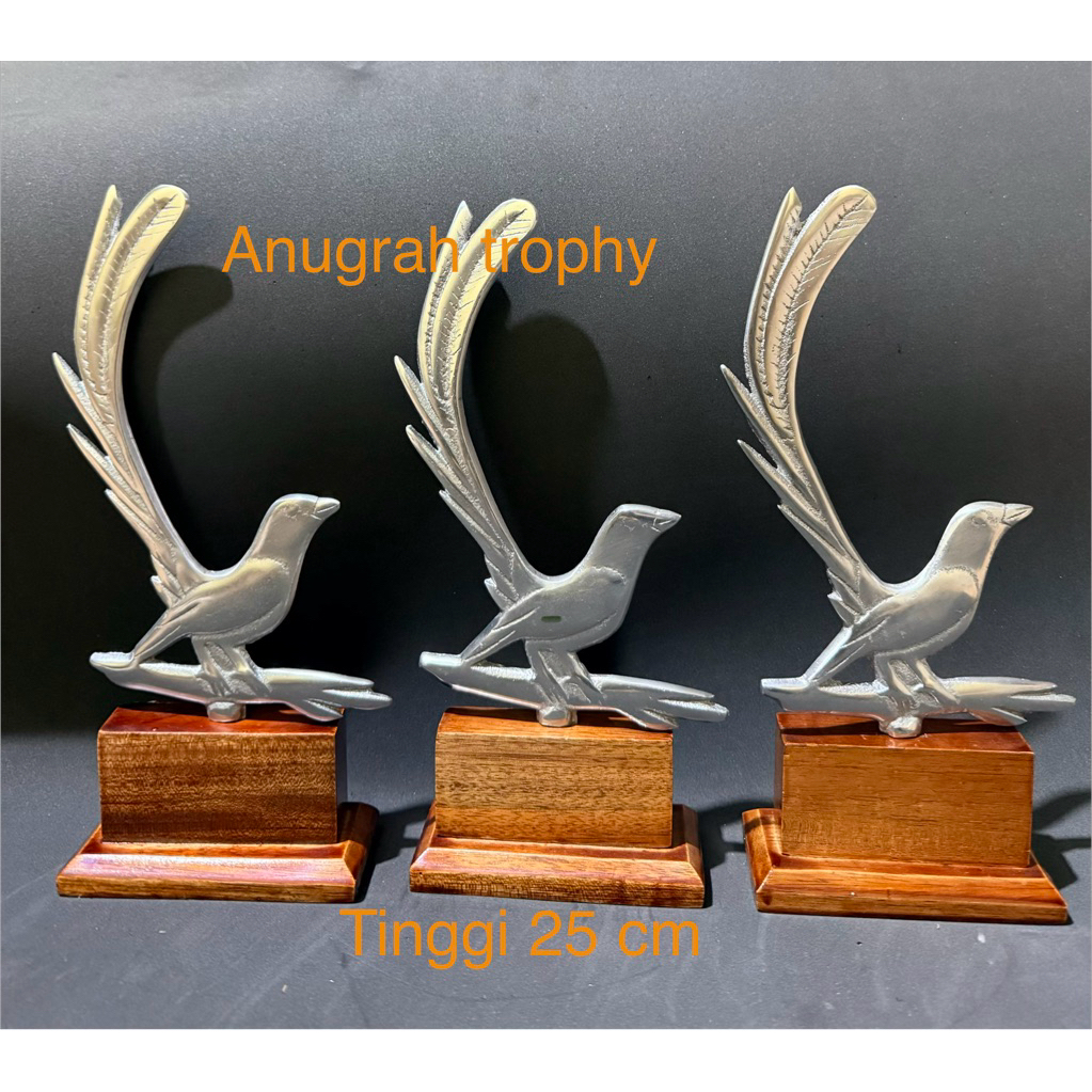 piala logam burung murai