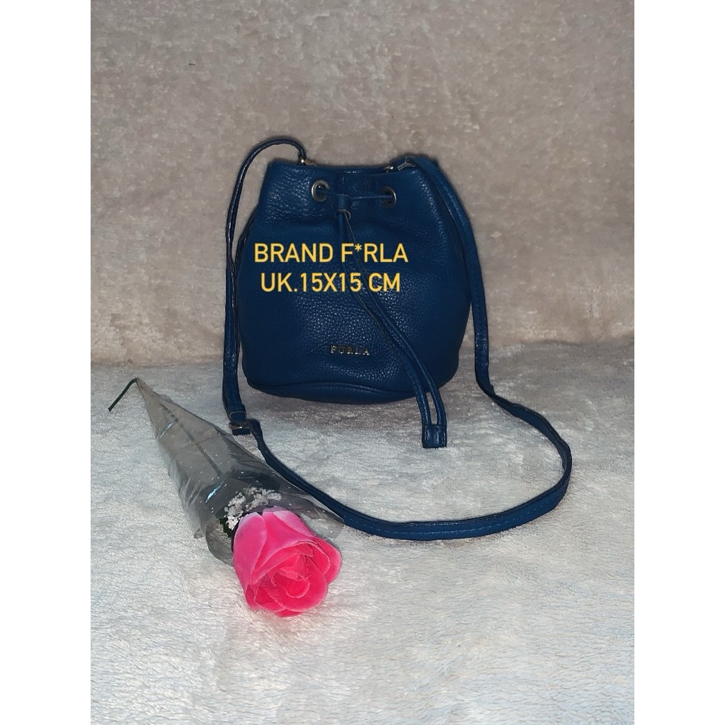Brand F*rla Preloved Tas Sling serut mini kulit wanita