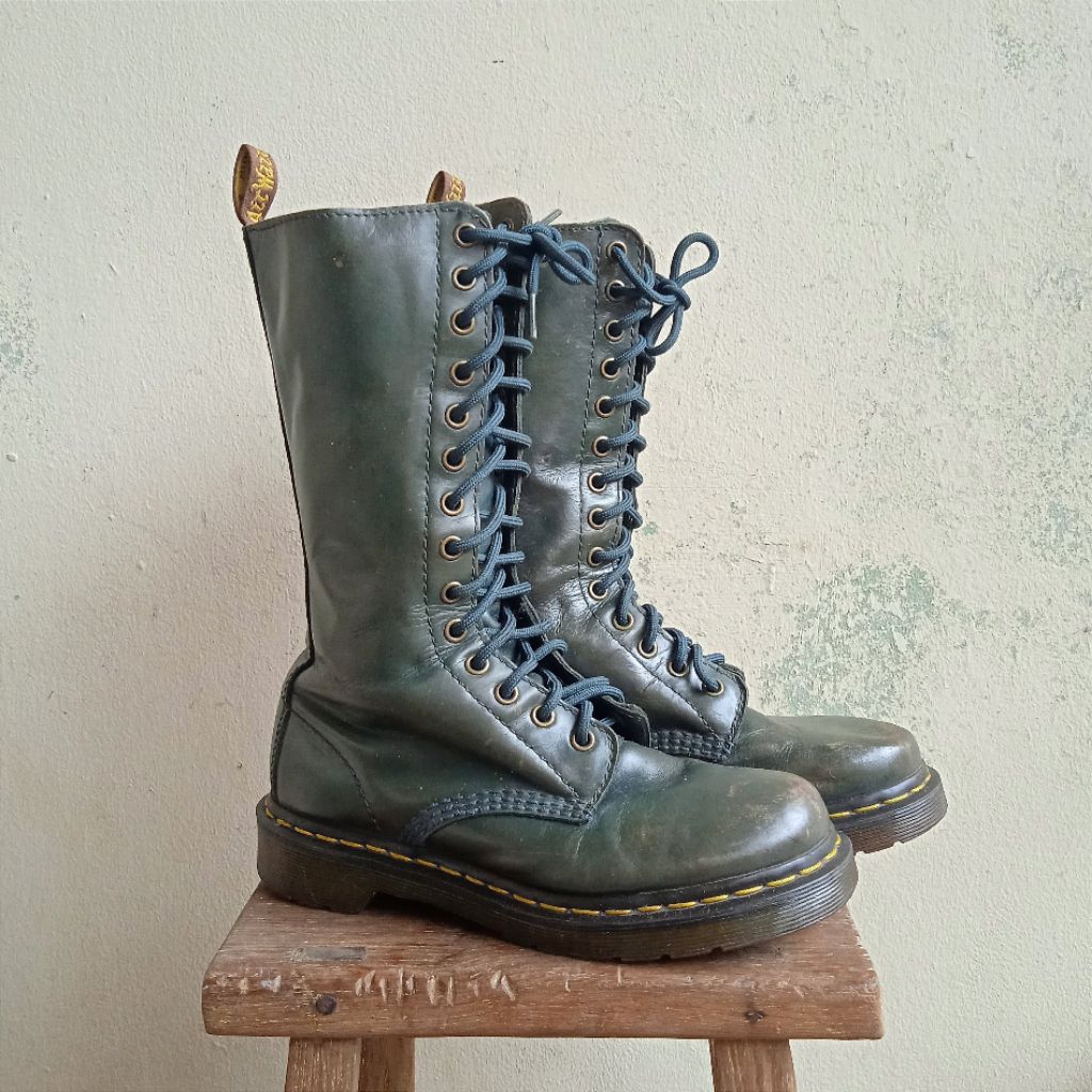 Antik Vintage Sepatu Boots Wanita Dr.Martens Size 37 Hijau Green Tea 14 Lubang Tali Second Kondisi U