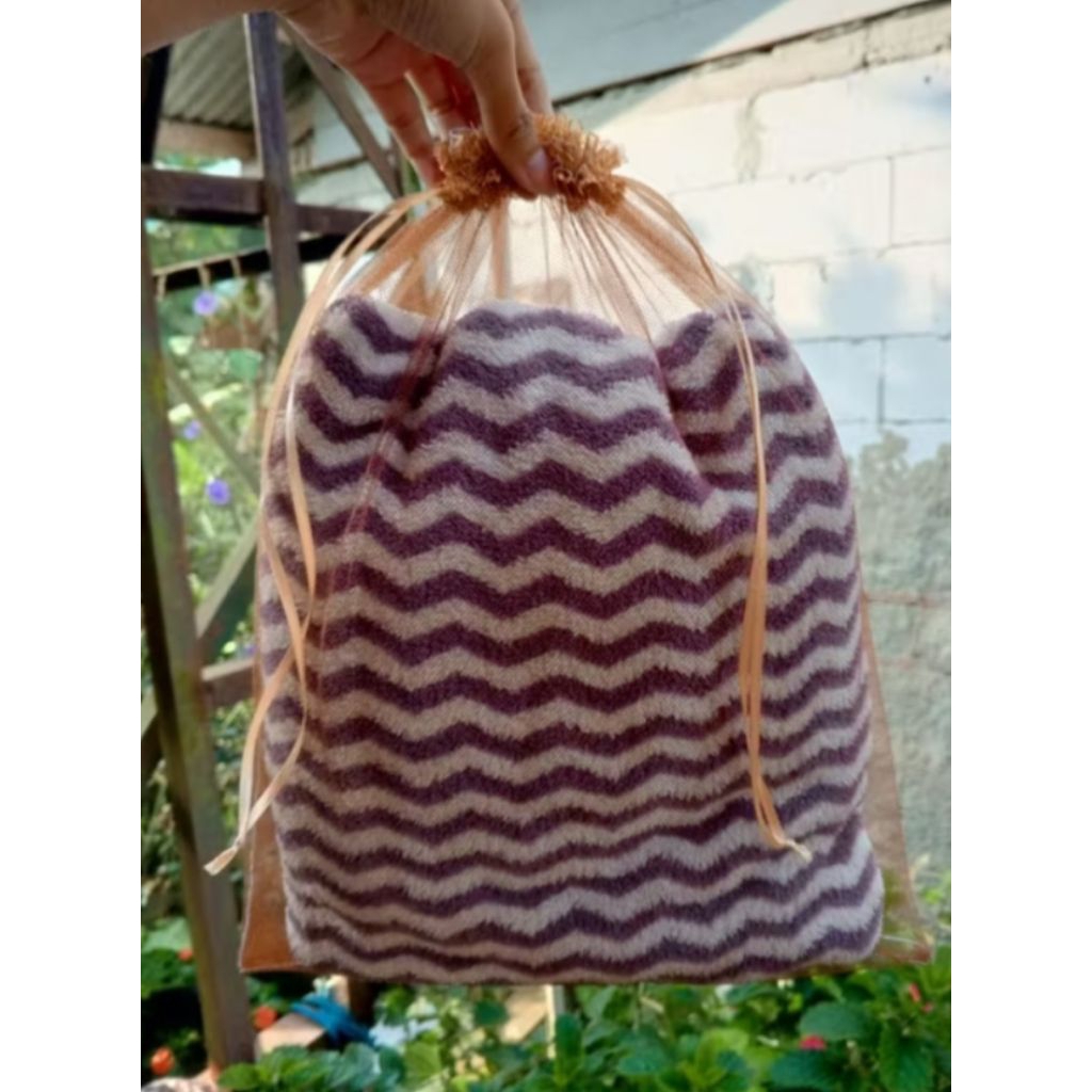 (harga satuan) Kantong tile serut souvenir ukuran 30x35