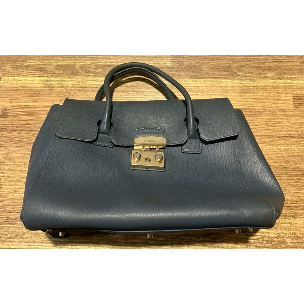 tas furla metropolis medium shoulder bag in gray leather