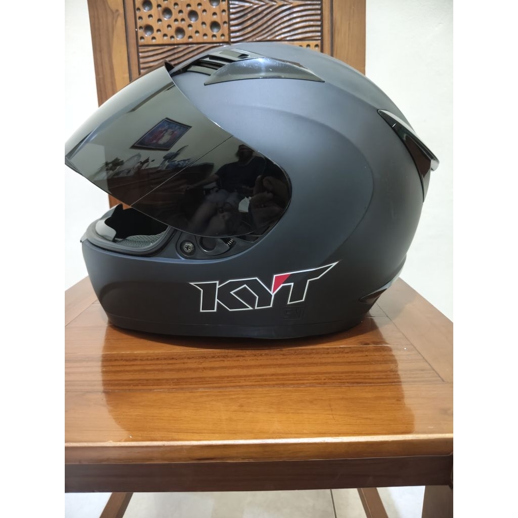 helm KYT black doff full face second