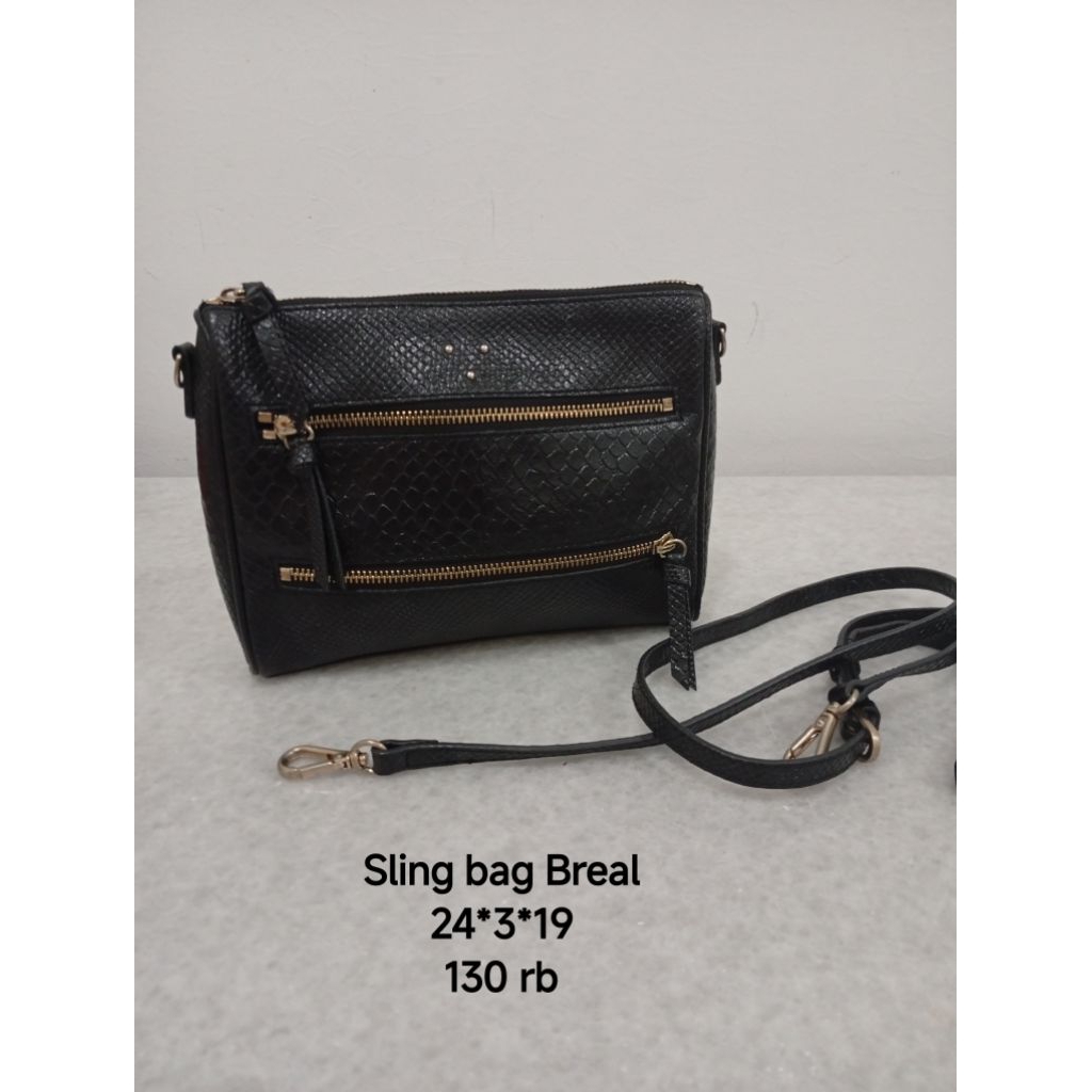 Sling bag hitam pekat breal