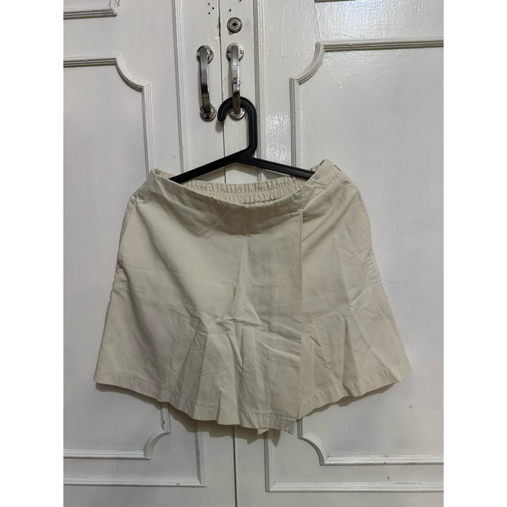 [BEKAS] CELANA ROK UNIQLO WARNA CREAM