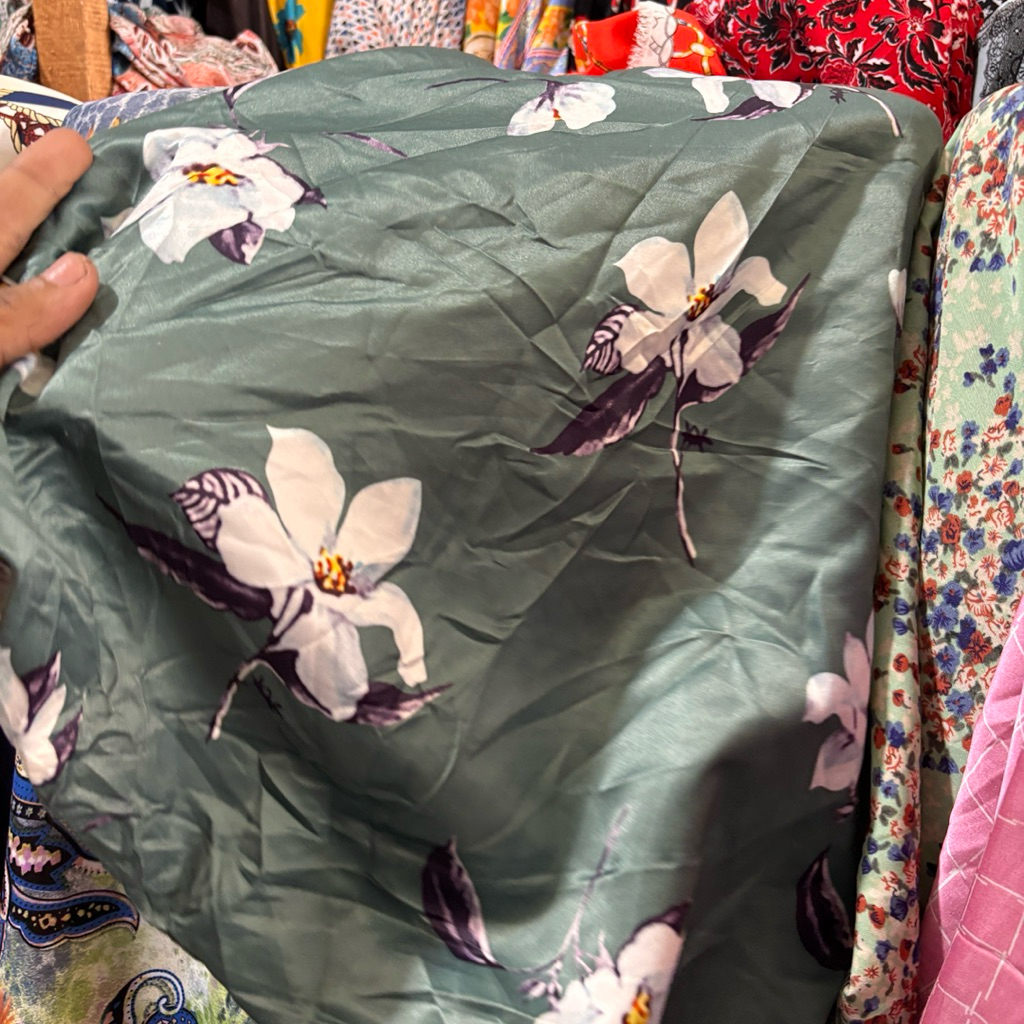 Kain Satin Velvet Premium Motif Bunga Magnolia Sage Green - Bahan Dress & Gamis Mewah - Tekstur Lemb