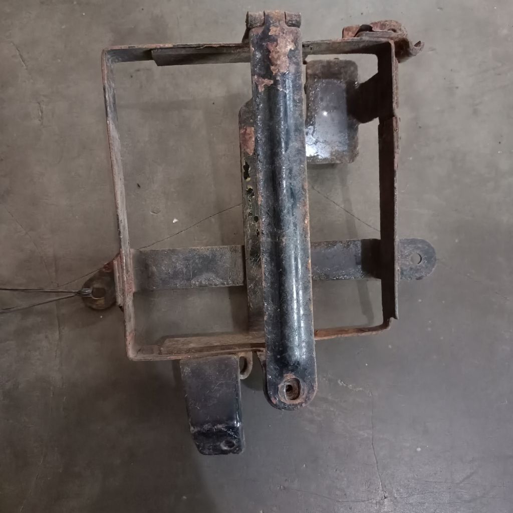 Bracket brecket braket breket pangkon dudukan rumah wadah tempat aki Honda Tiger revo tiger lama tig