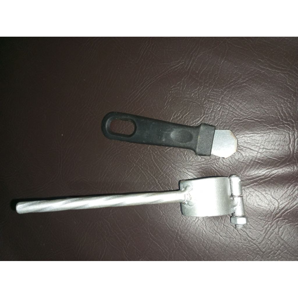 Tang pembuka drat lampu E27 dan pin/congkel mini