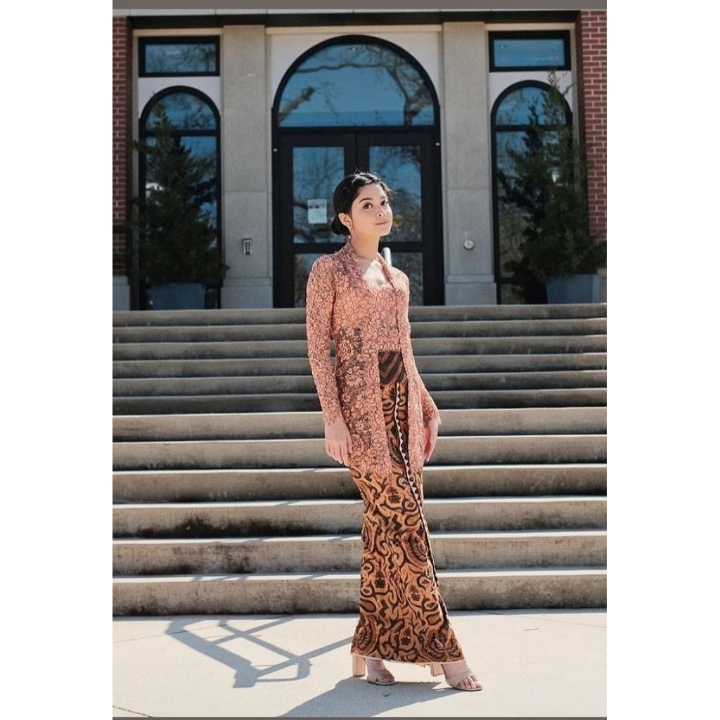 kebaya wisuda, kebaya nikah, kebaya modern, jahit kebaya, penjahit kebaya, kebaya brokat, kebaya kon