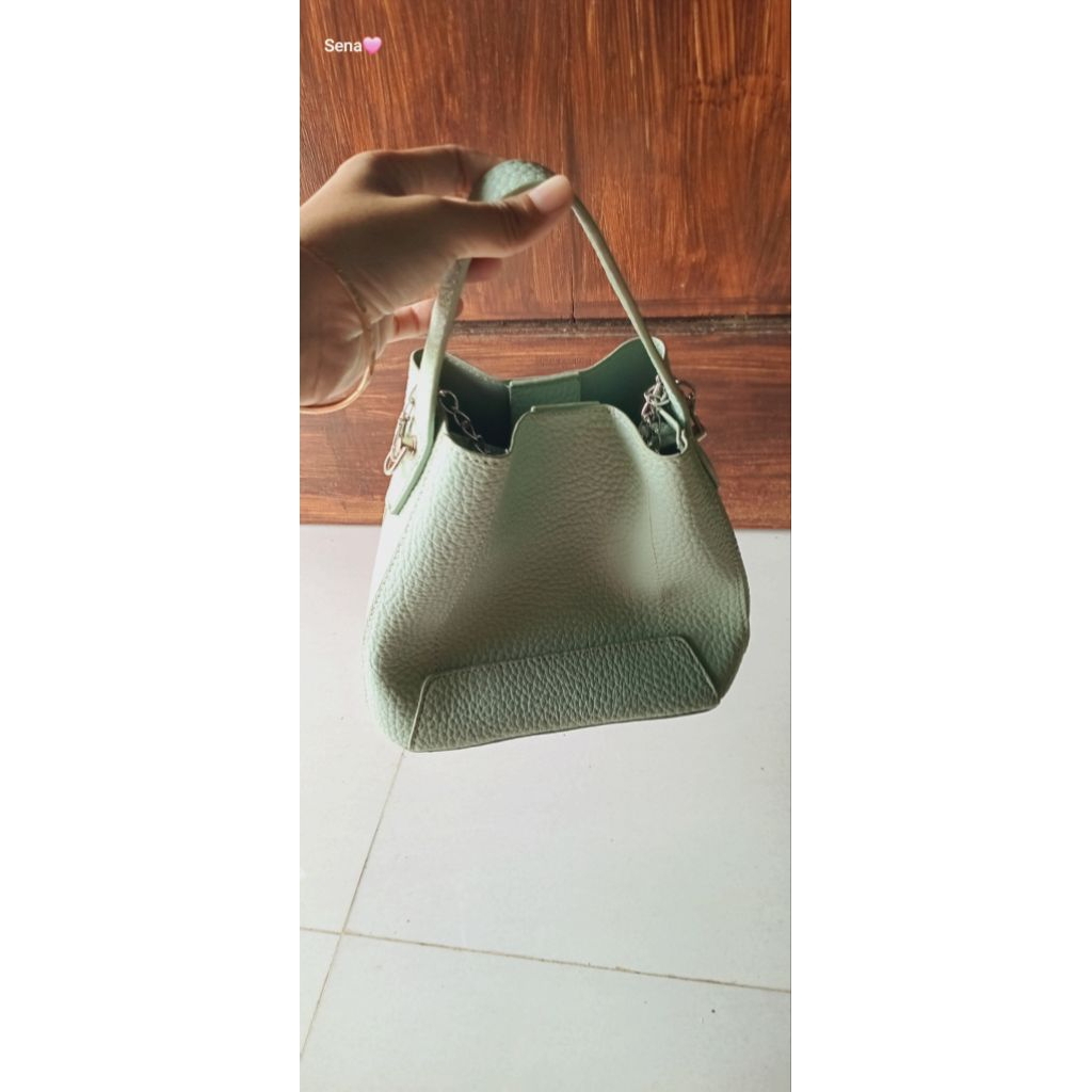 Preloved tas Slingbag kulit original Sling bucket Tas Preloved