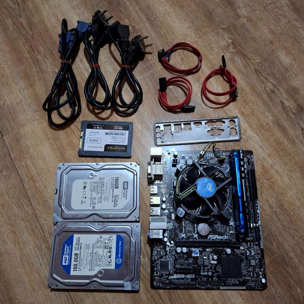 Paket Motherboard Asrock B85M-HDS Prosessor Intel Core i7 4770 3.4GHZ RAM 16GB SSD 256GB HDD 300GB U