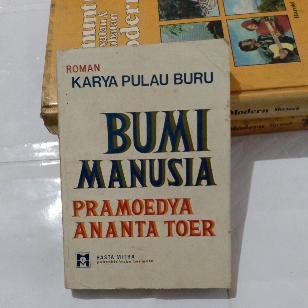 BUKU BUMI MANUSIA PRAMOEDYA ANANTA TOER