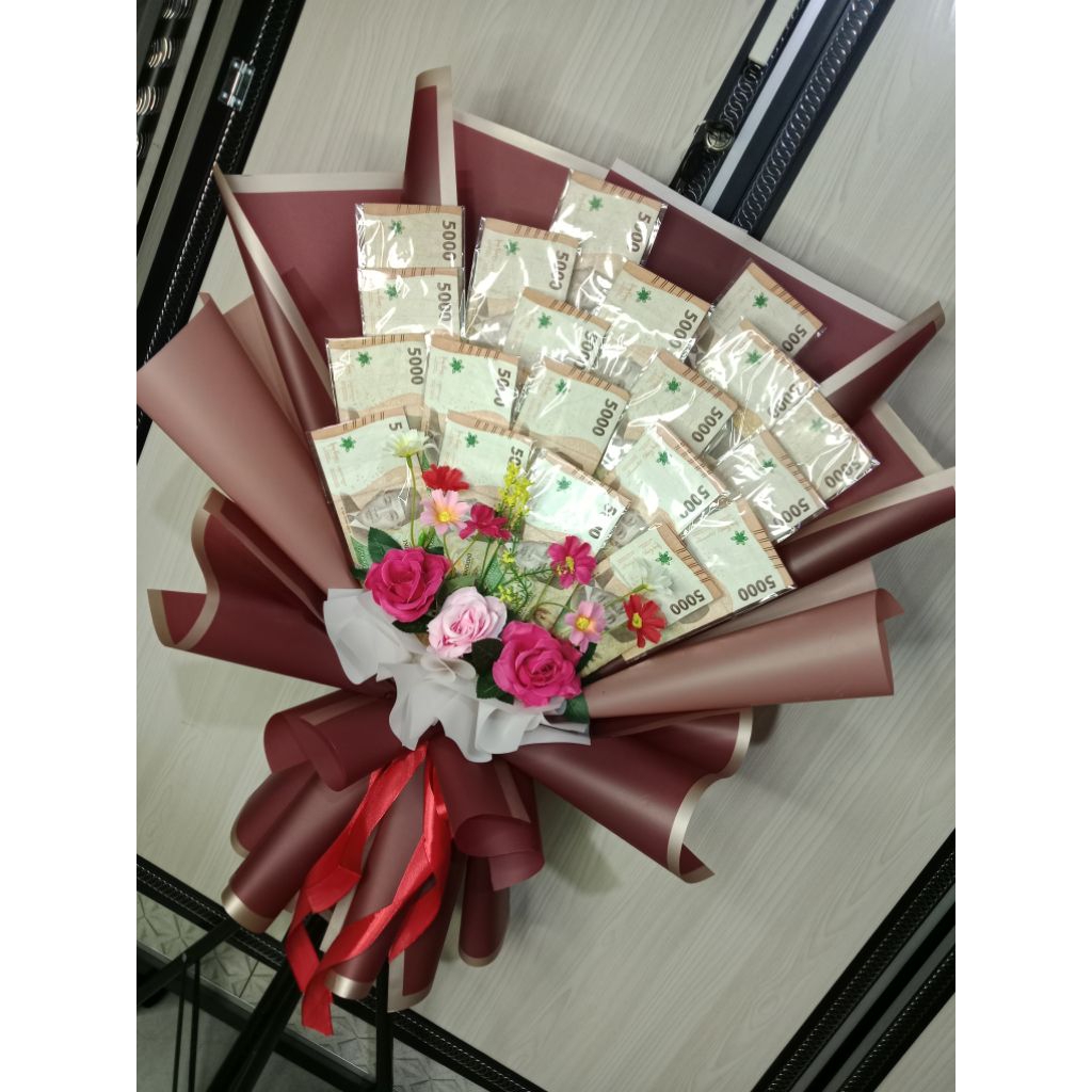 Buket uang 5 ribu 20 lembar /wisuda/hari guru/gift/hari ibu/acara