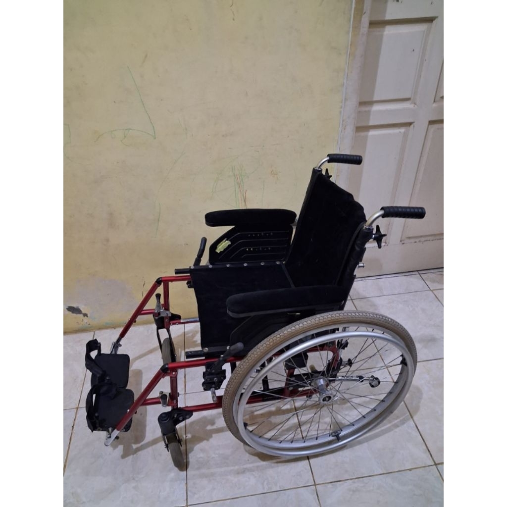 (cod)kursi roda bekas model unik.model travel simpel bisa di copot2 kaki nya