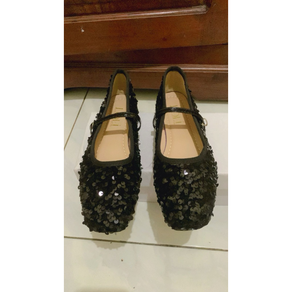 (Preloved) Loei Sepatu Wanita Flat Shoes