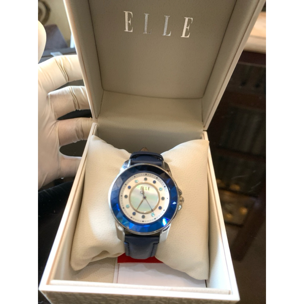 Elle stainless steel watch with a white dial, blue accents, and a blue leather strap. Jam tangan wan