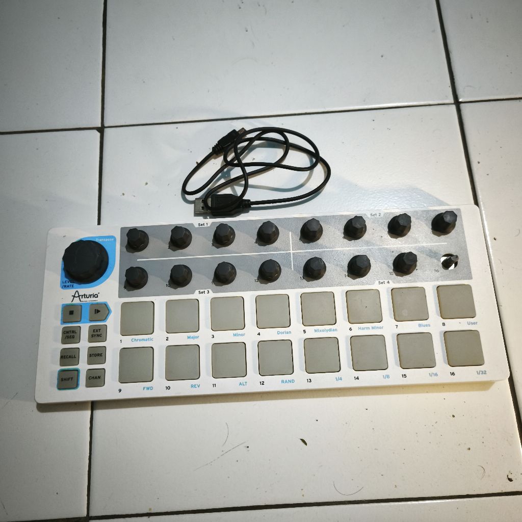 arturia beatstep beat step midi controller second like new unit normal batangan tanpa box