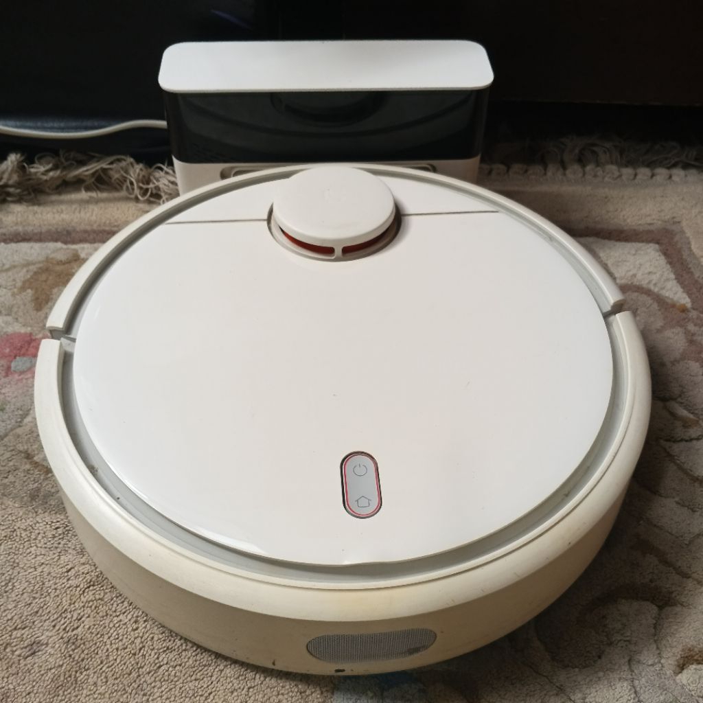 robot penyedot debu (vacuum cleaner) Xiaomi.