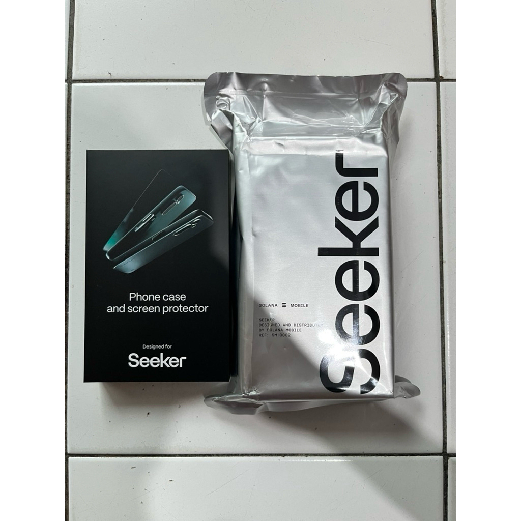 Solana Seeker BNIB + Tempered glass dan Casing