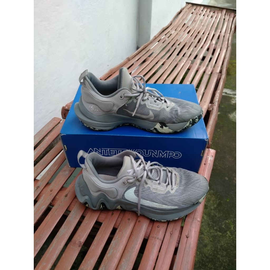 Sepatu basket original Nike giannis immortality 2 uk 42.5(27cm)