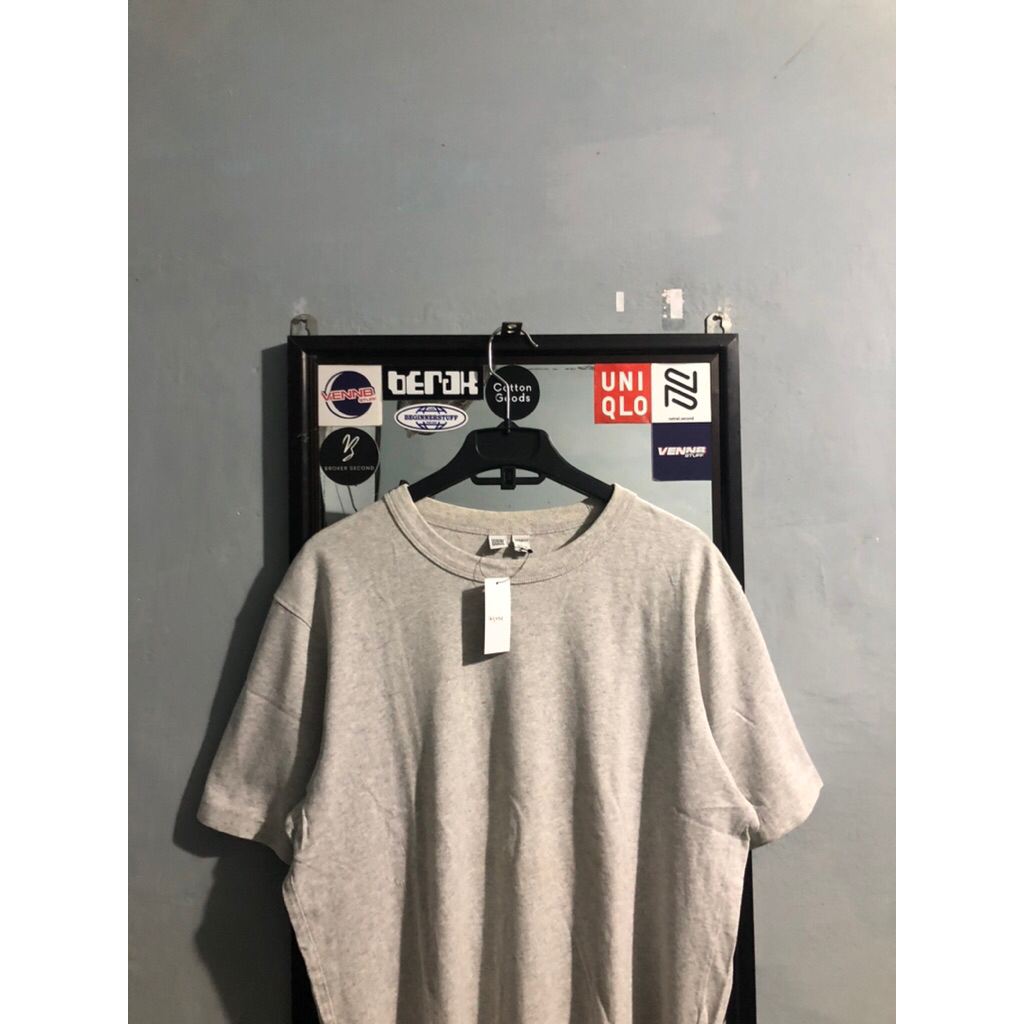 Tshirt UNIQLO UUU