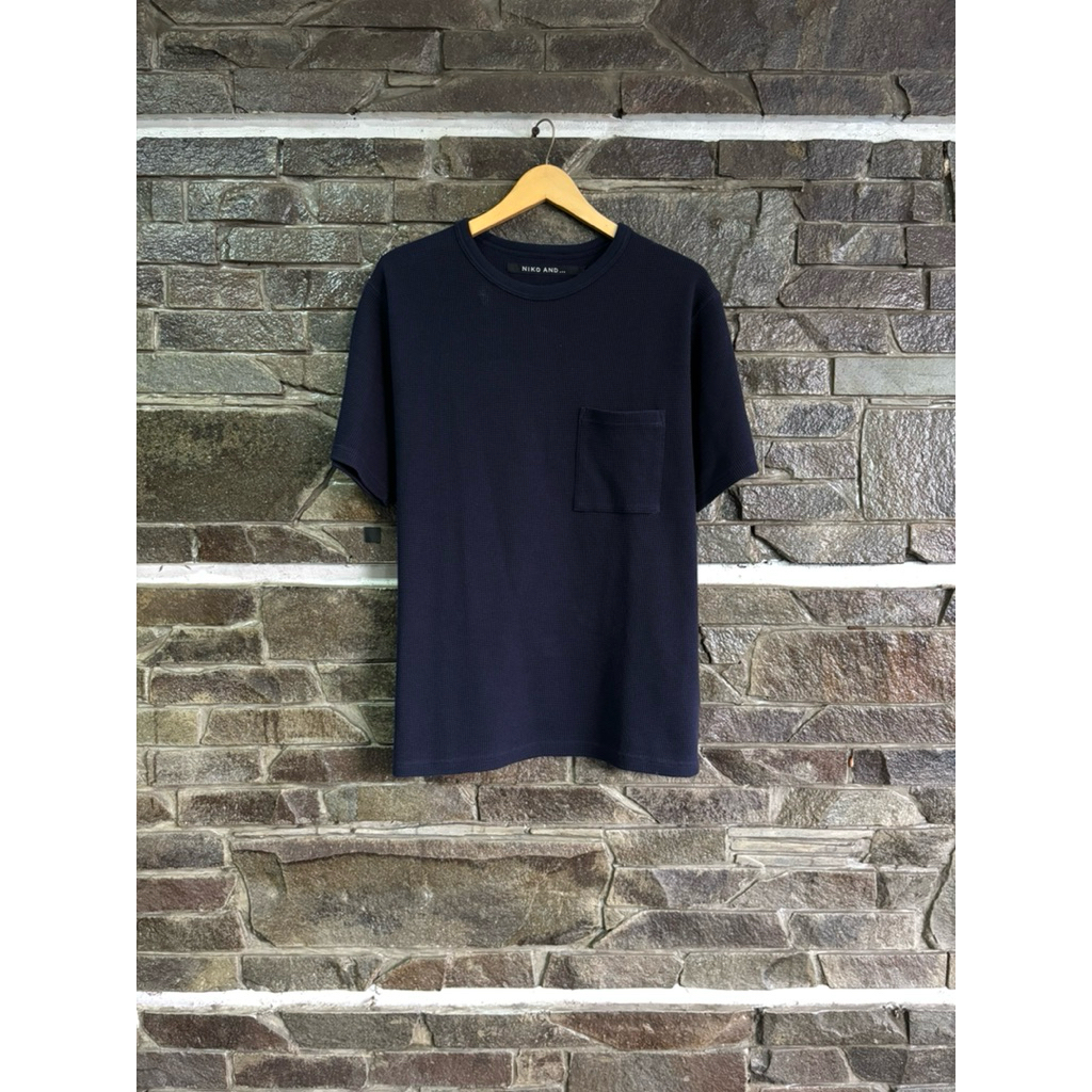 Niko And ... • Basic Casual Waffle Pocket Tee / Kaos / Tshirt Size 3/M fit L (70x55cm) Preloved Used