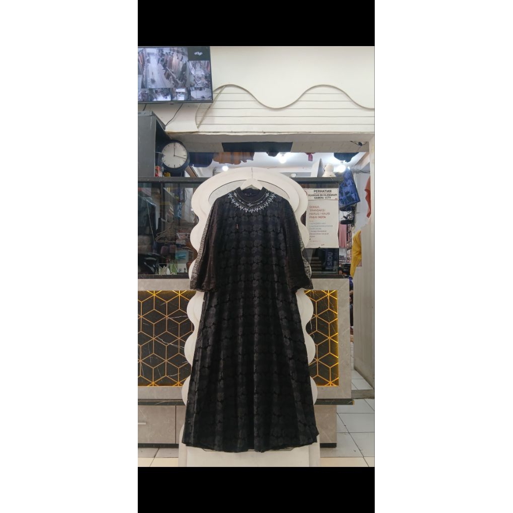 dress balck by sallaco