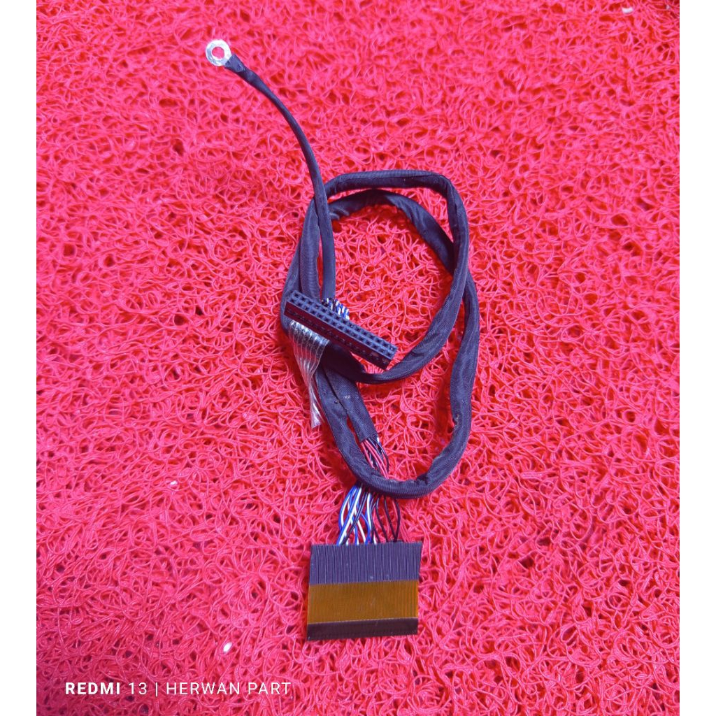 KABEL FLEKSIBEL TV LED POLYTRON 32 IN