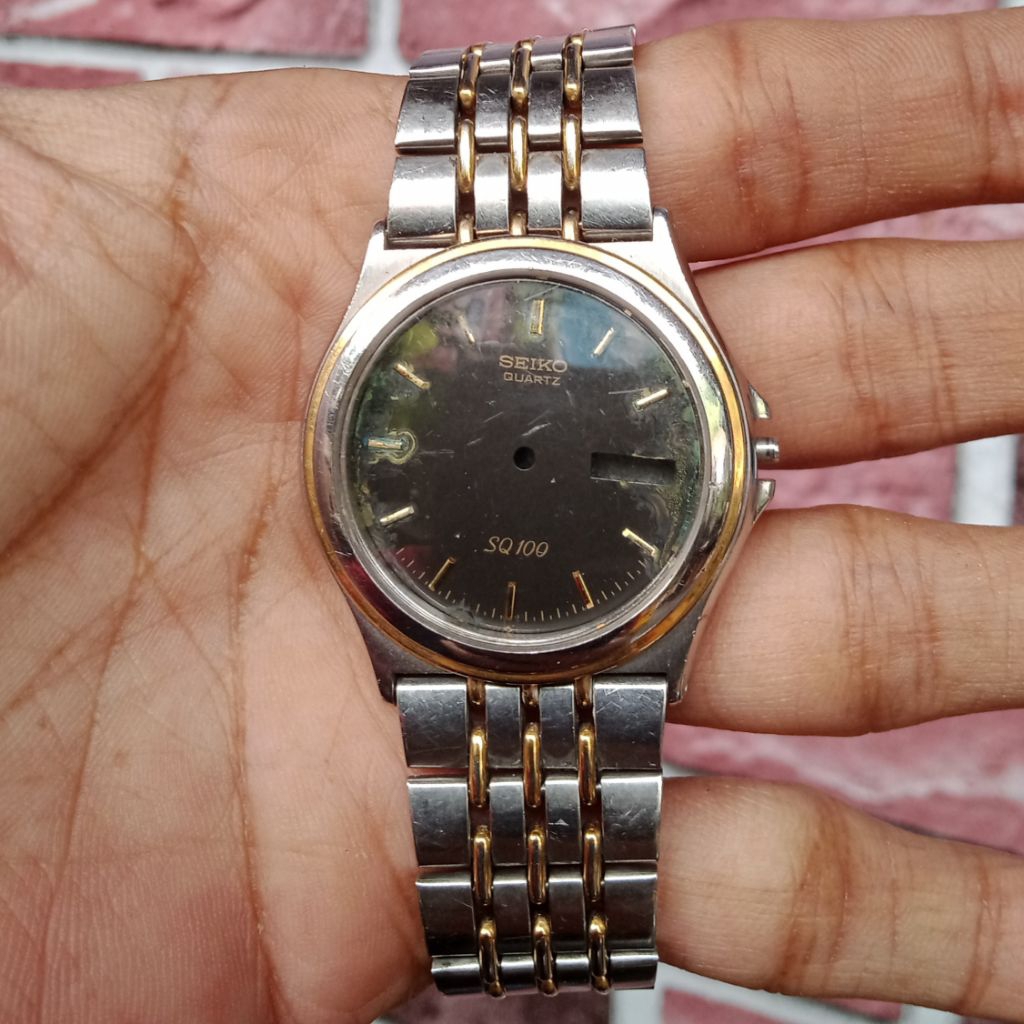 case jam tangan Seiko Quartz SQ100