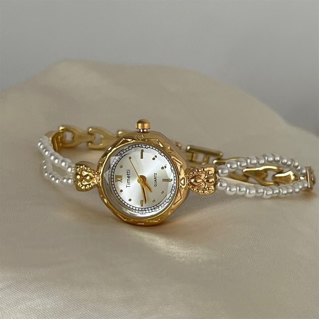 Exquisite women's quartz watch with pearl delicate bracelet