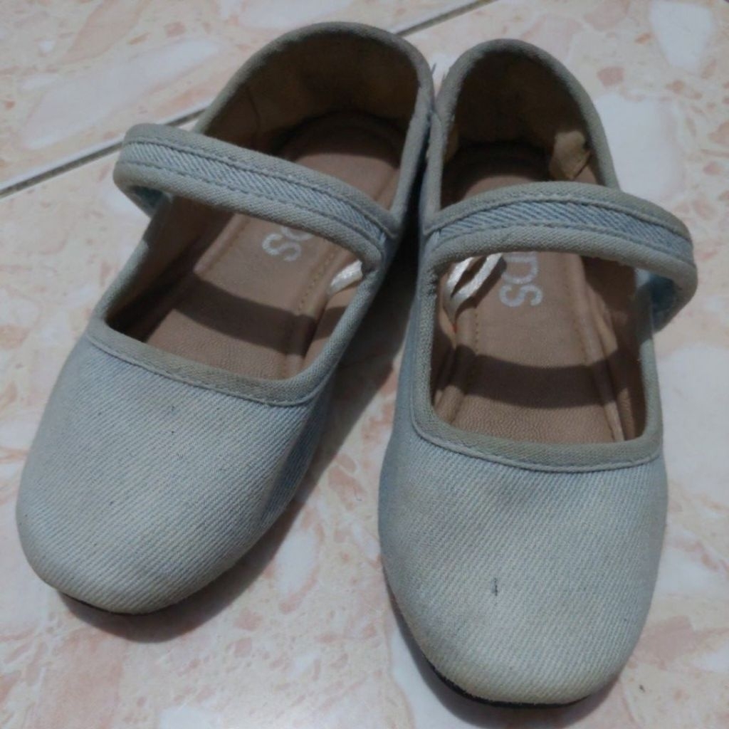 preloved sepatu anak cotton on