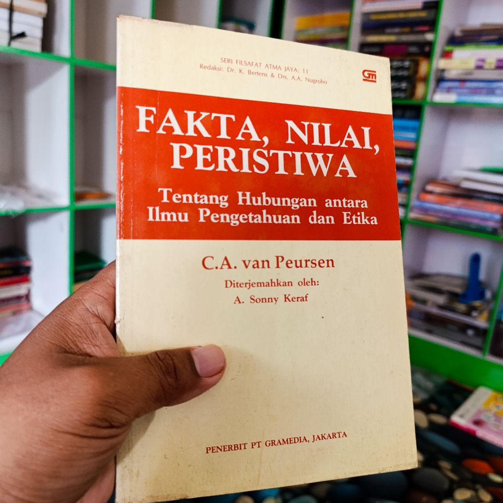 buku fakta, nilai, Peristiwa, tentang hubungan antara ilmu pengetahuan dan etika -C. A. van peursen 