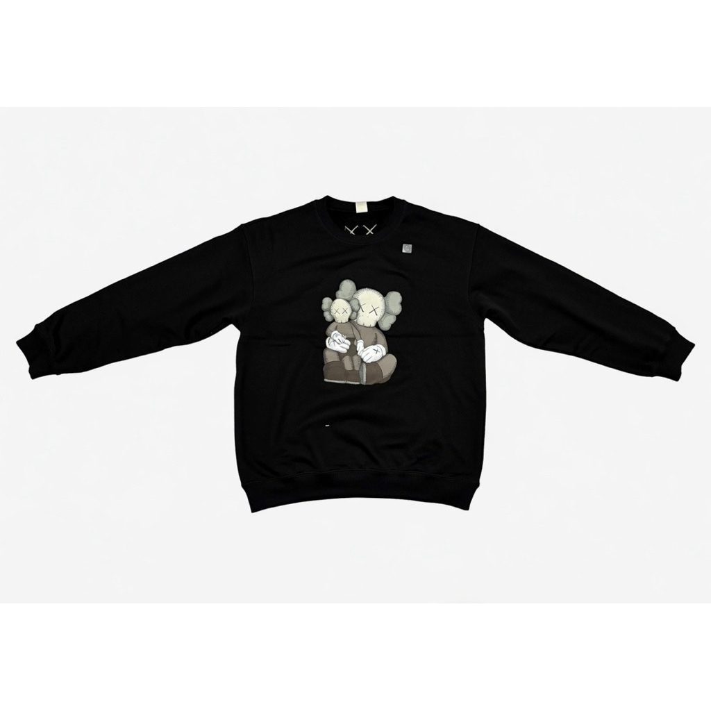Uniqlo x Kaws sweater crewneck