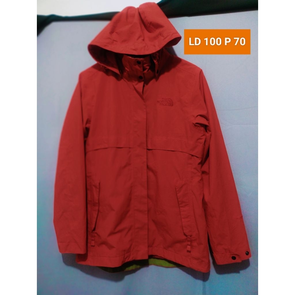 jaket tnf original LD 100 P 70 mulus cuman hole kecil sja di gambar terakhir
