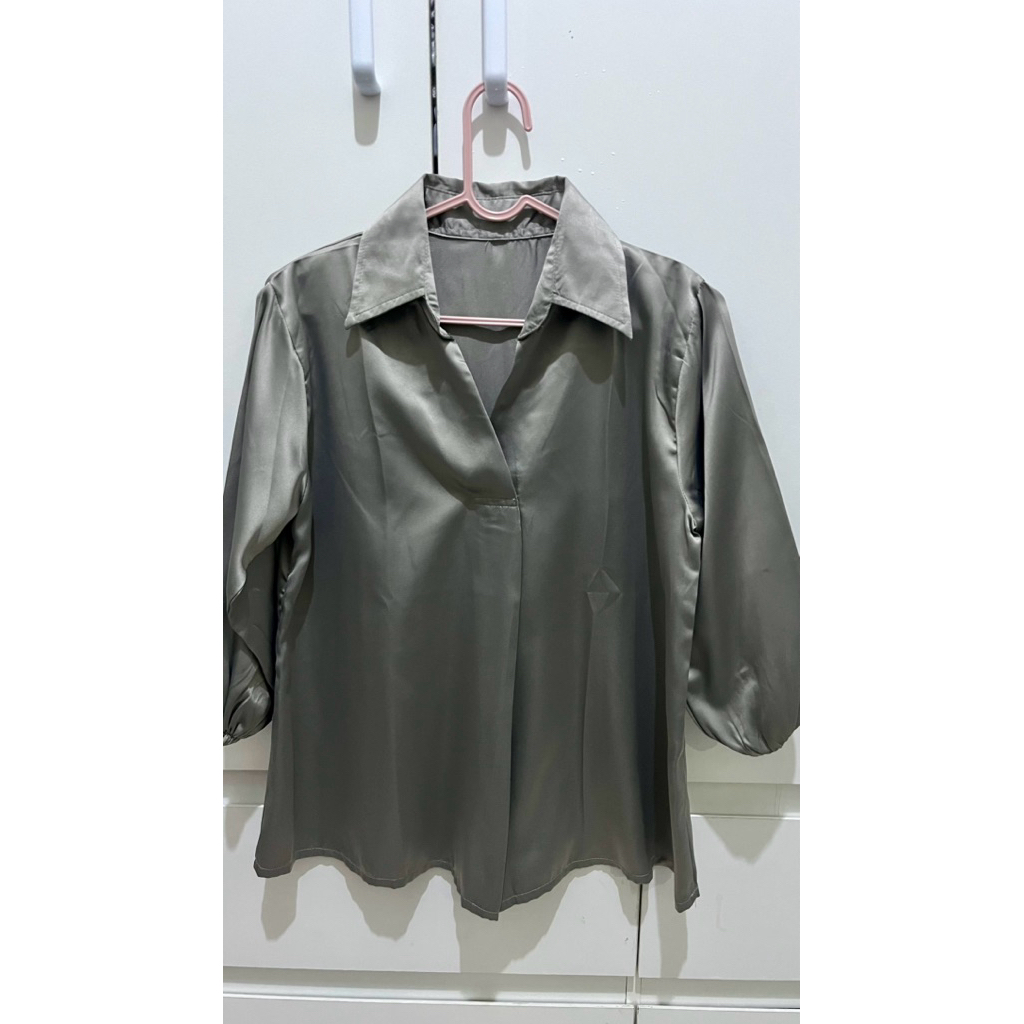 Preloved kemeja satin