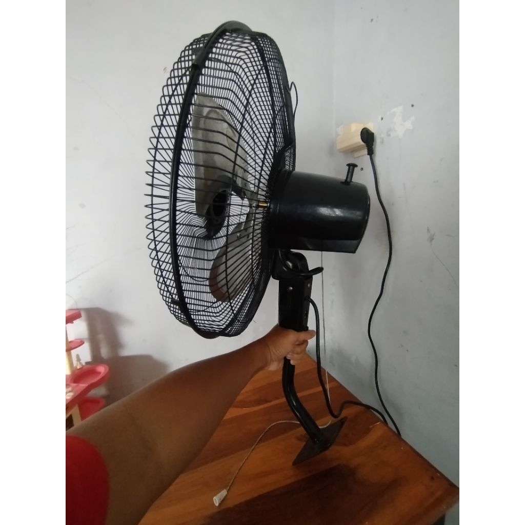 kipas dinding maspion 18 inch bekas
