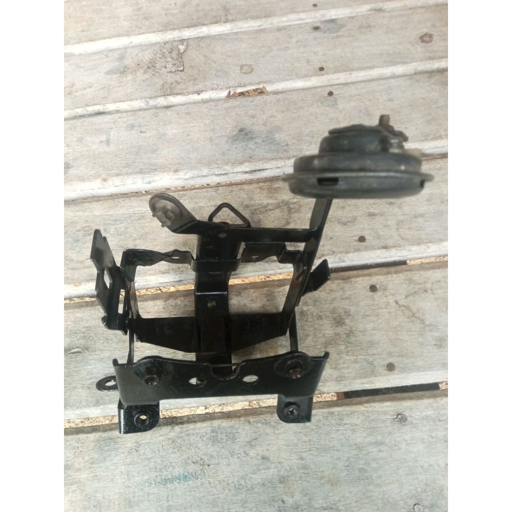 breket panel dudukan aki honda vario 110 karbu original