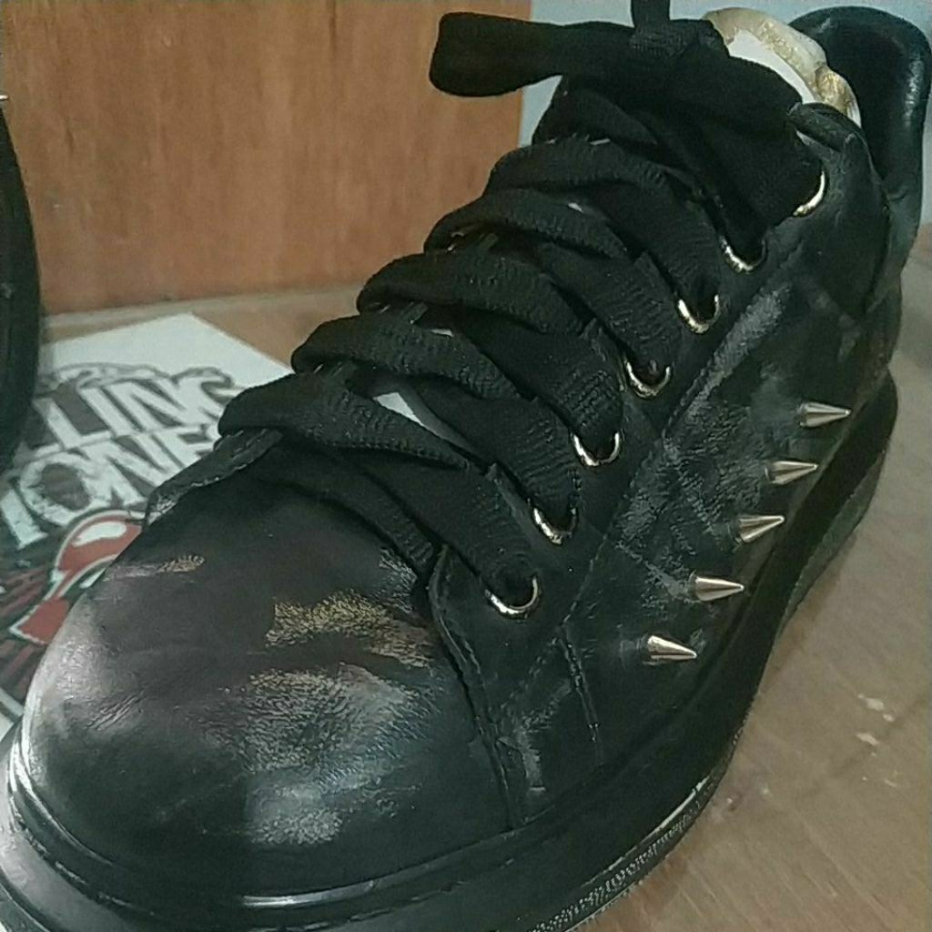 sepatu sneakers Italy