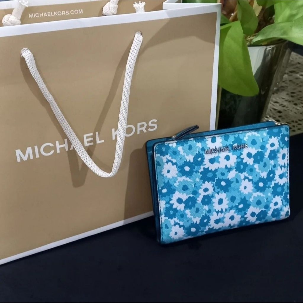 (Authentic) Michael Kors Jetset Medium Wallet