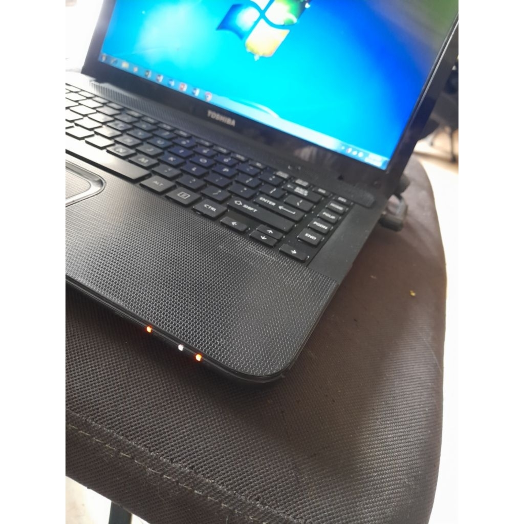 LAPTOP TOSHIBA C800 INTEL PENTIUMADA MINUS