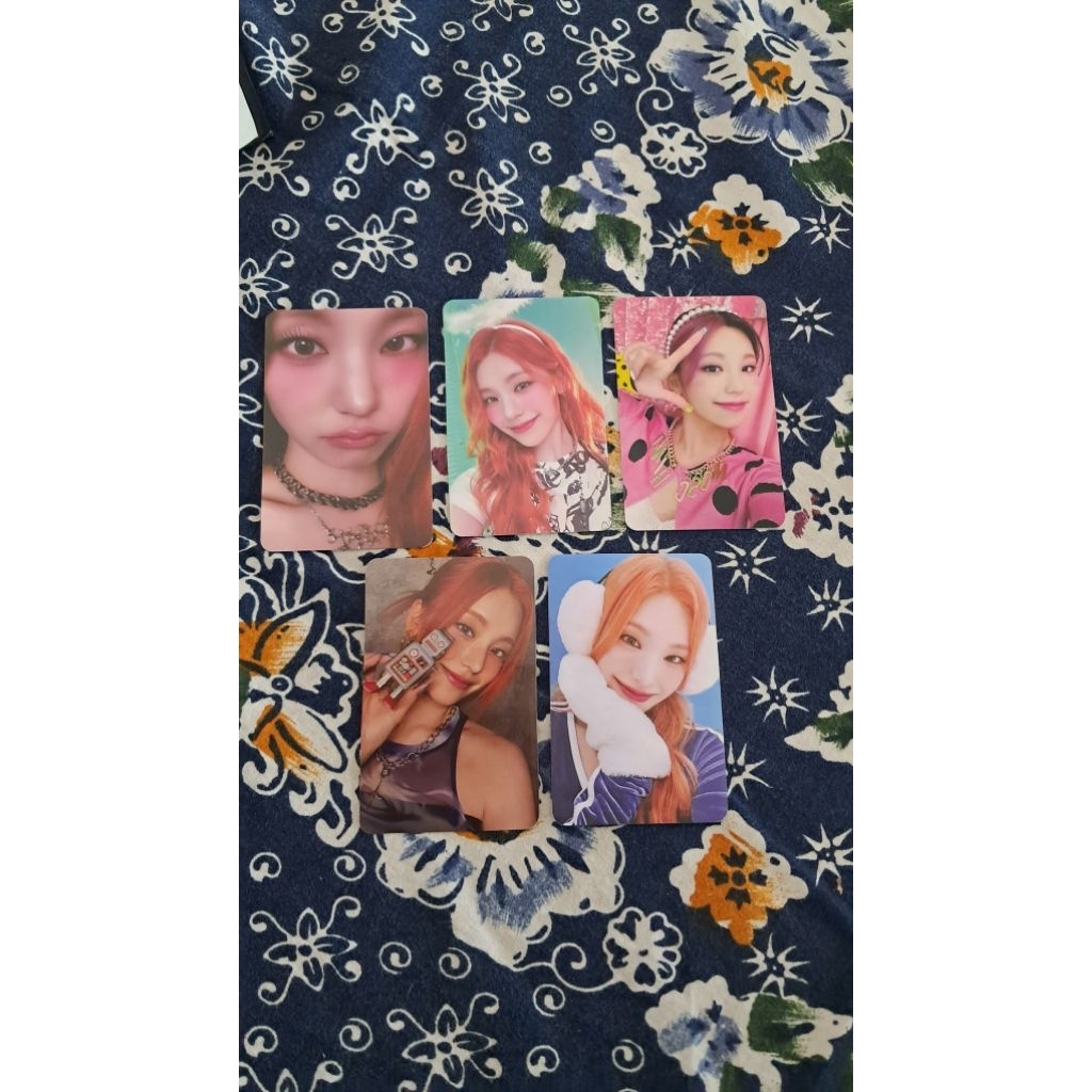 YEJI PHOTOCARD COLLECTION
