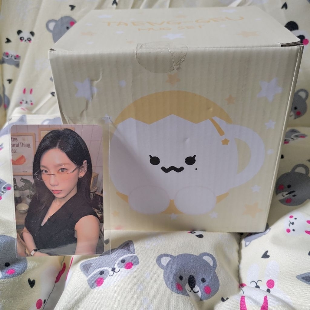 [READY STOCK] LIMITED  OFFICIAL TAENGGEU MUG SET (UNSEALED) & FANLIGHT CAPE TAEYEON THE TENSE CONCER