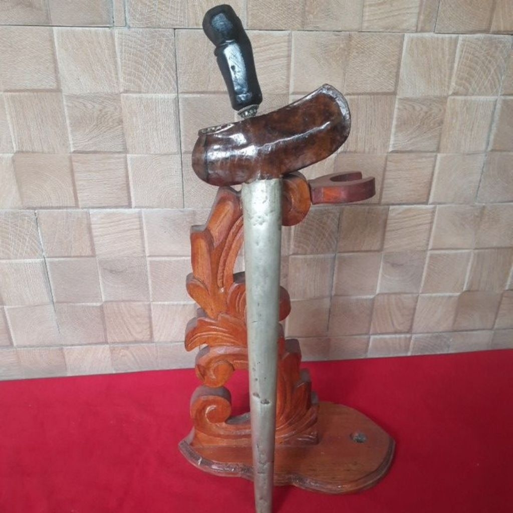 Keris Kyai Brojol Sepuh Pamor Slewah,Adeg singkir,kulit Semongko