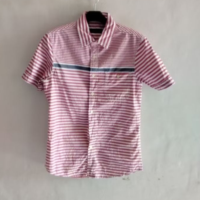 Bossini Kemeja Pria SIZE S Motif Garis Merah Putih Bahan Nyaman untuk Sehari-hari
