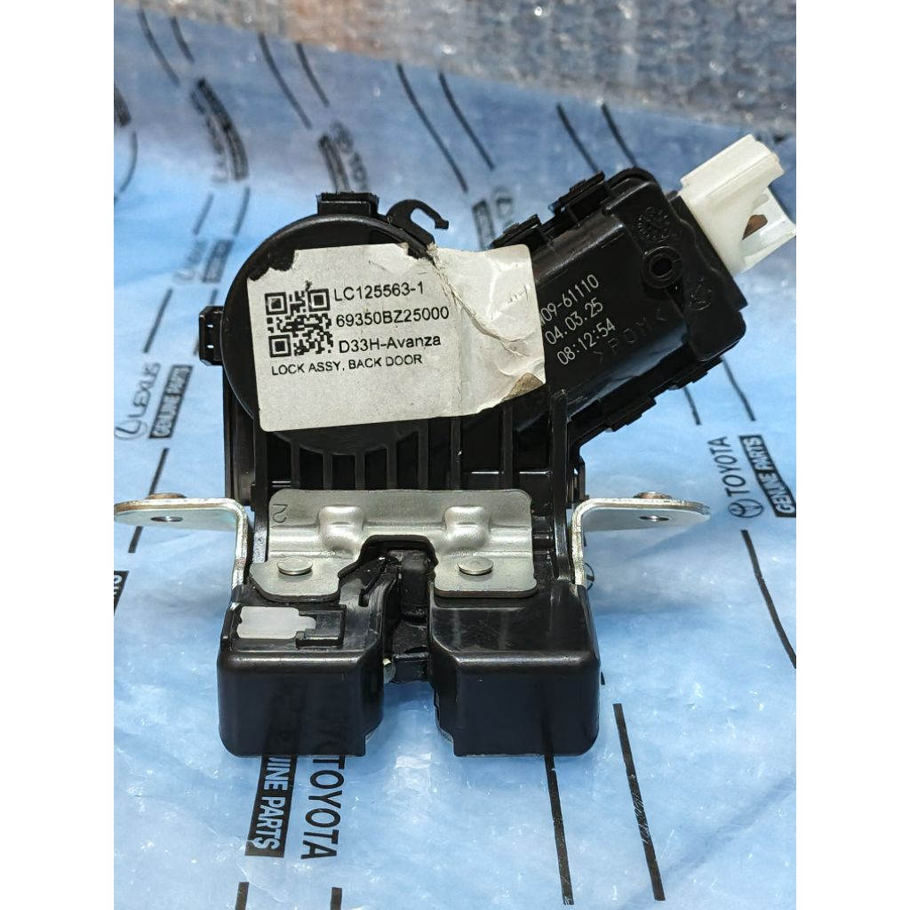 door lock kunci pintu bagasi belakang Avanza  Veloz Xenia 2022 original